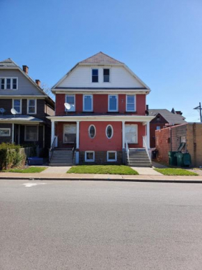 The Blackjack Duplex - With Private Yard & Parking, Minutes From Falls & Casino by Niagara Hospitality